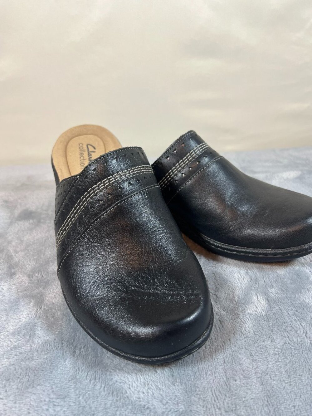 clarks black leather slip on clogs 8M